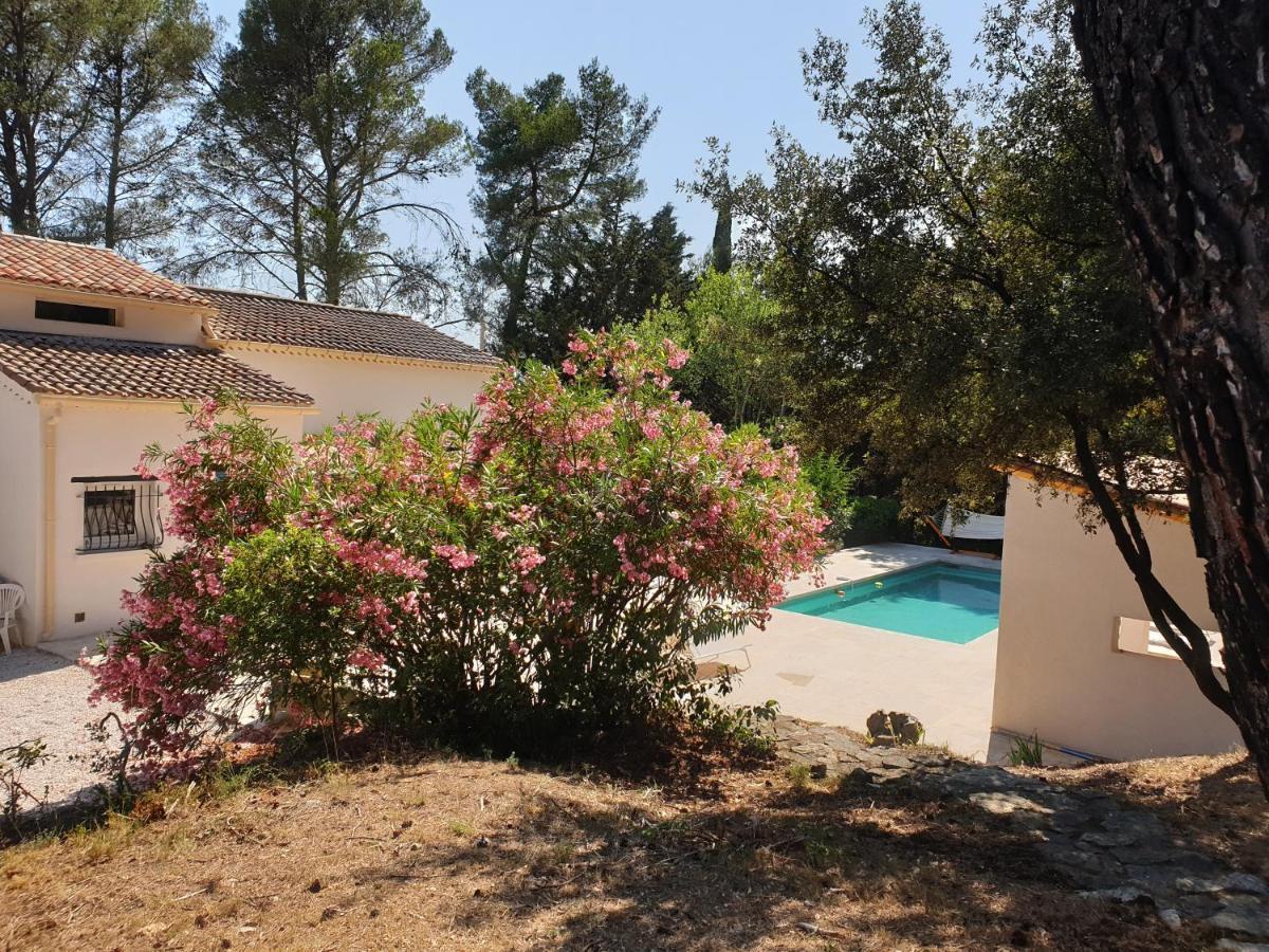 La Bastide Blanche Magnifique Villa 5 Etoiles 5 Chambres Et Piscine Privee Sur 6500 M Var لورج المظهر الخارجي الصورة